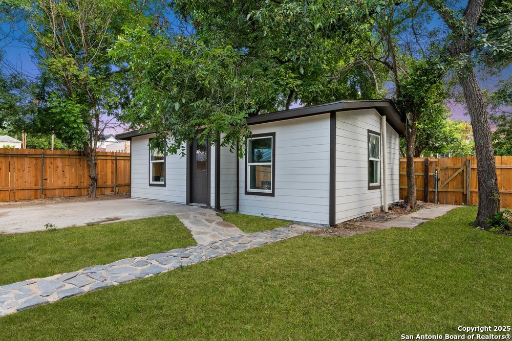 612 W Magnolia Ave
