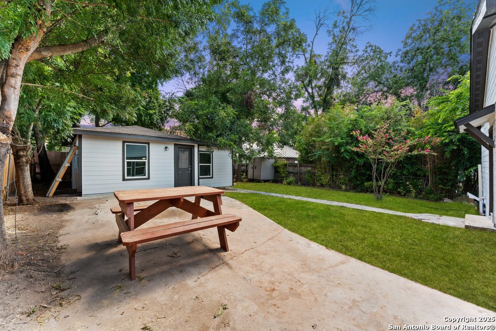 612 W Magnolia Ave
