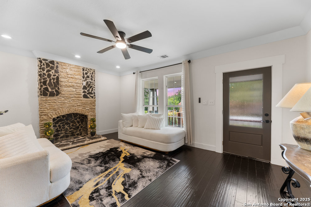 612 W Magnolia Ave