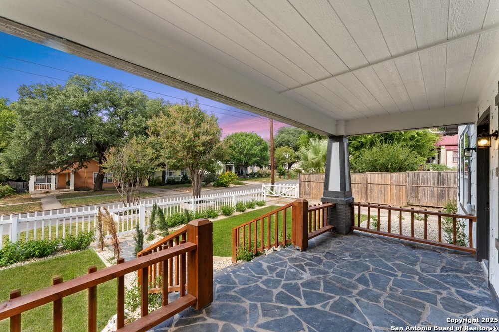 612 W Magnolia Ave