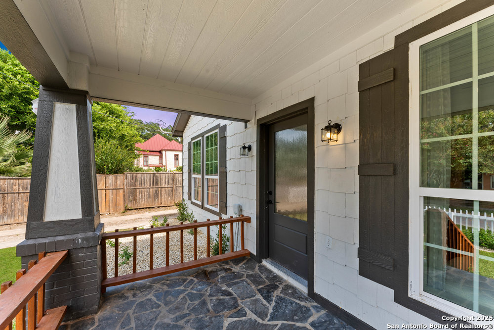 612 W Magnolia Ave