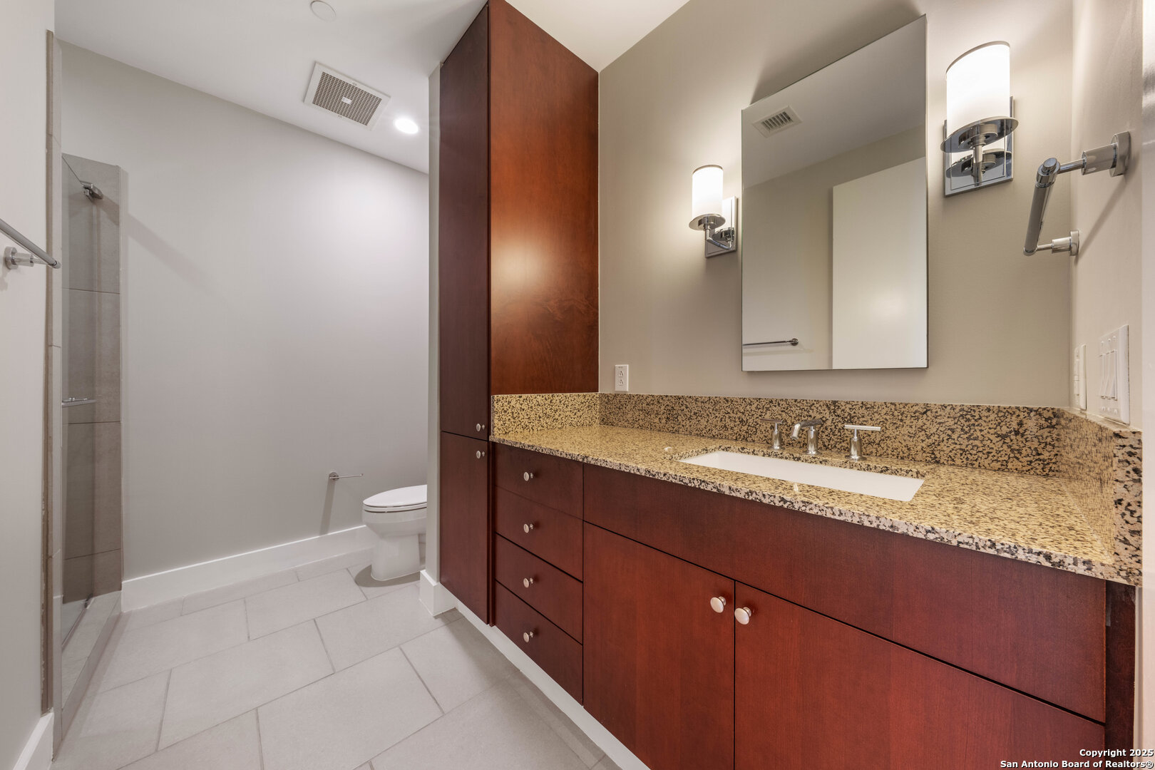 610 E Market UNIT 2715