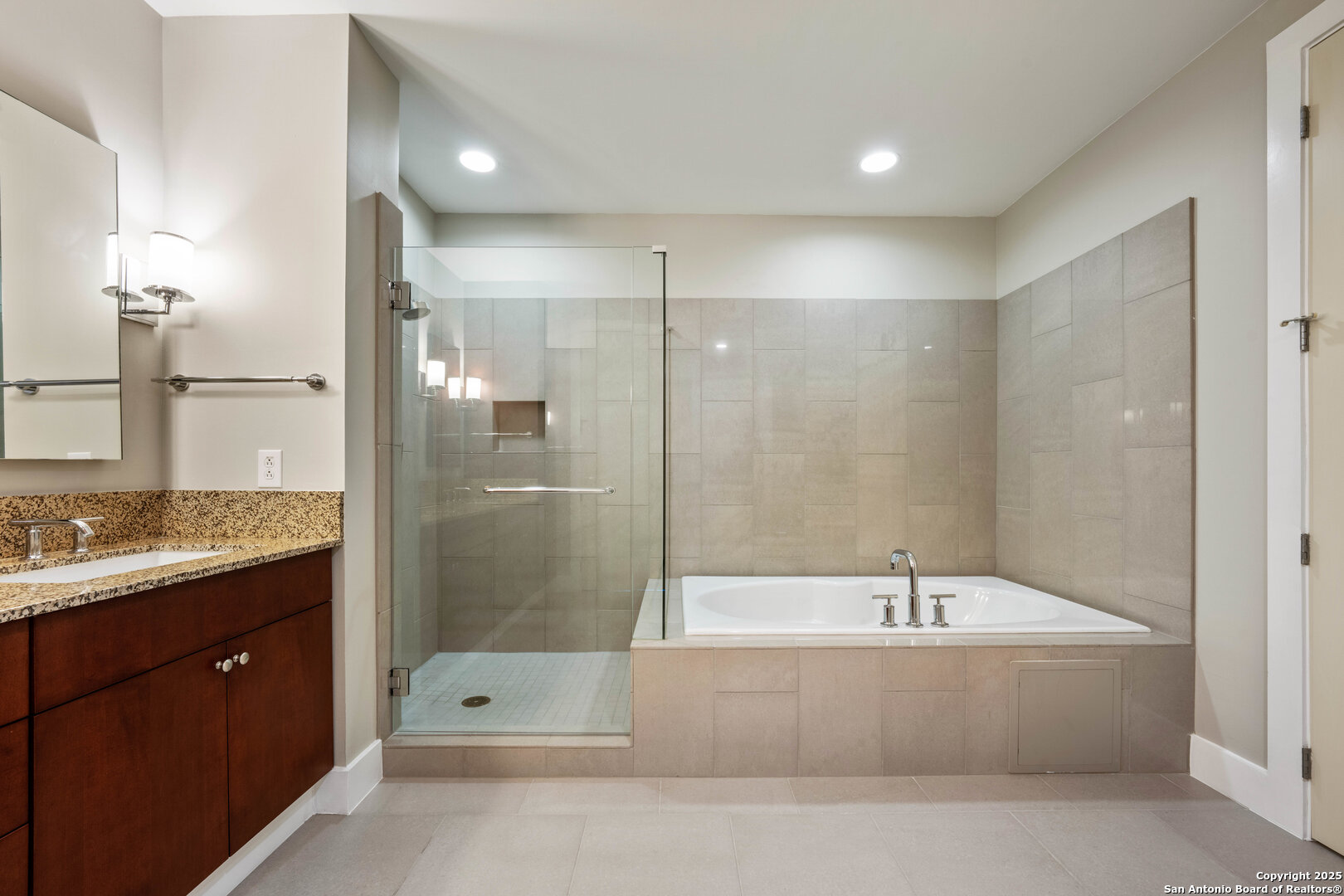 610 E Market UNIT 2715
