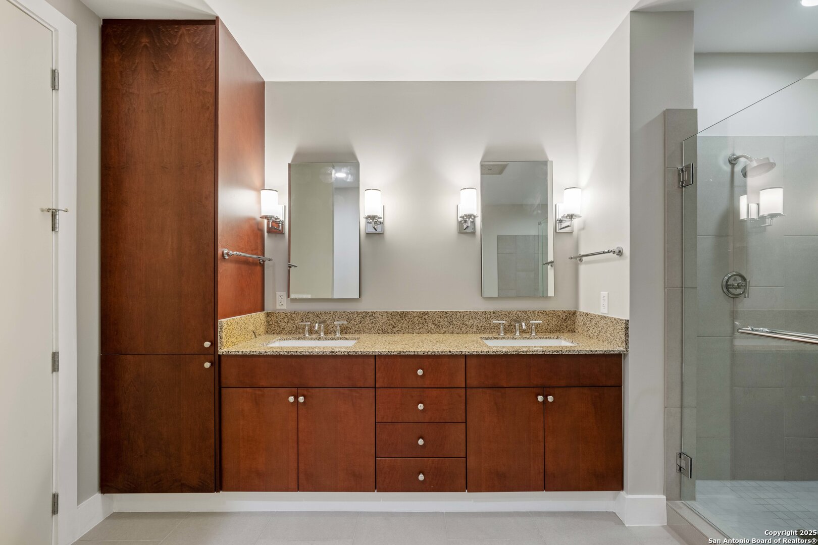 610 E Market UNIT 2715