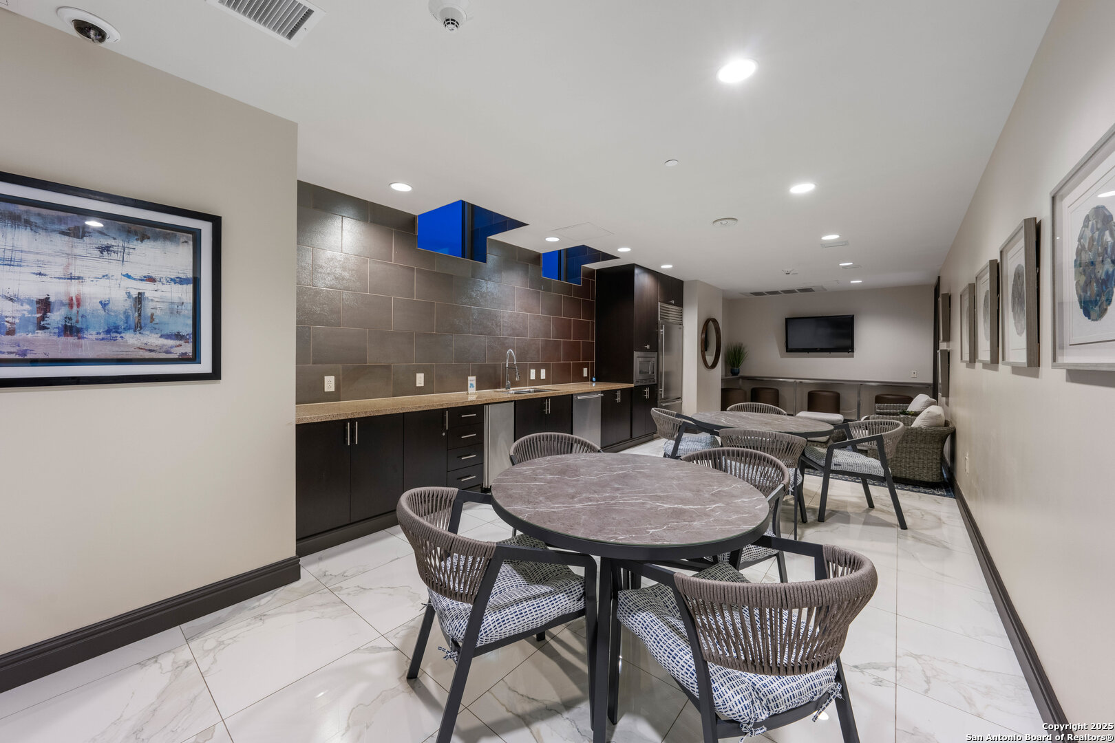 610 E Market UNIT 2715