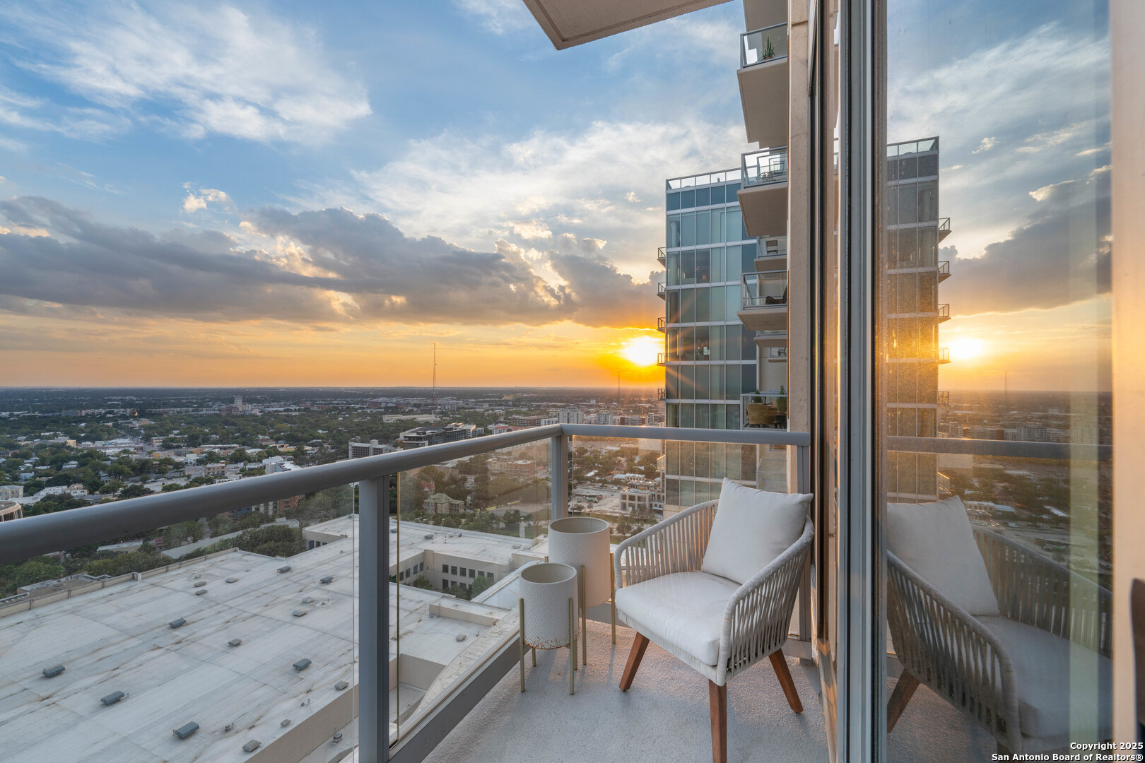 610 E Market UNIT 2715