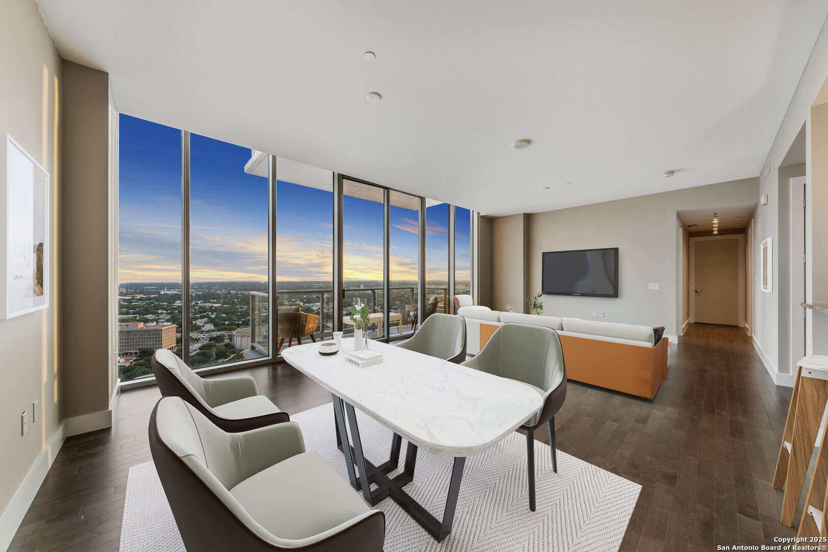 610 E Market UNIT 2715