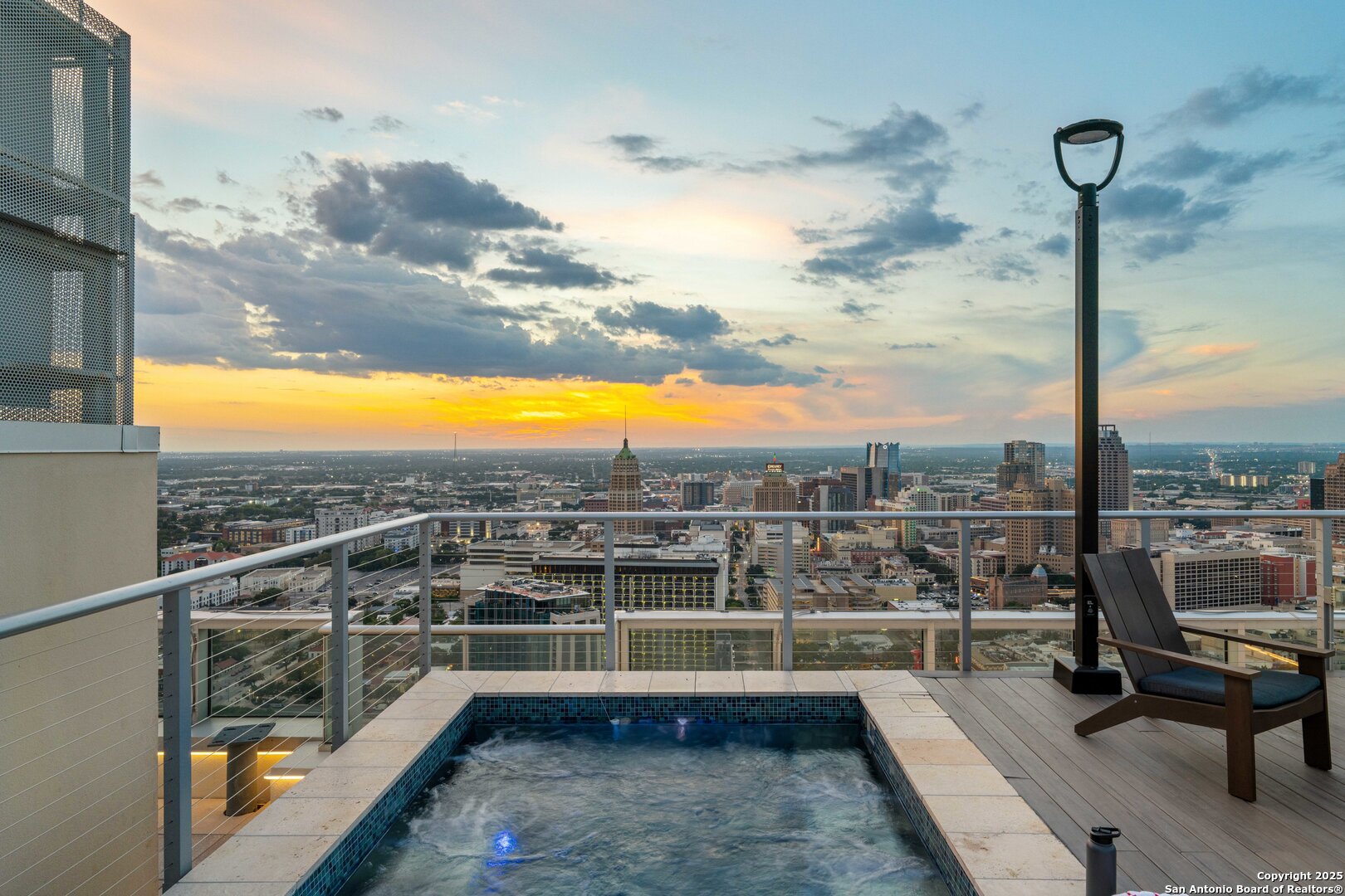 610 E Market UNIT 2715