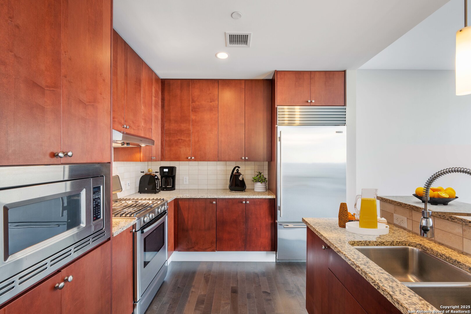 610 E Market UNIT 2715