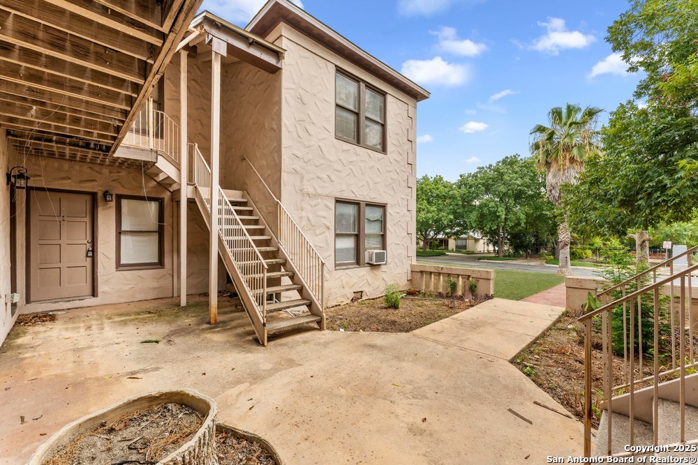 343 W Summit