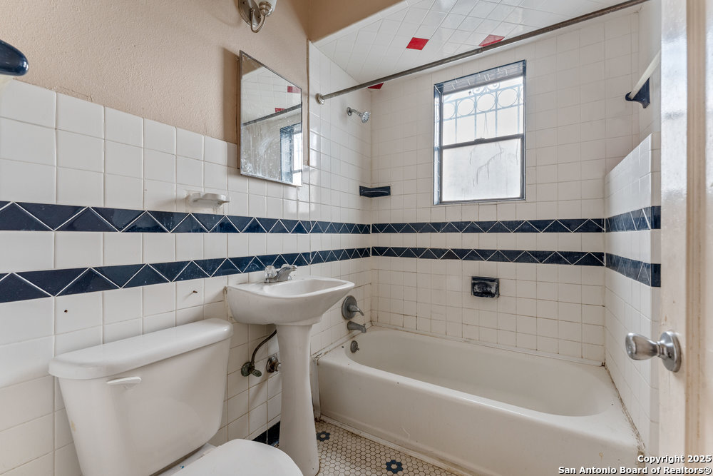 343 W Summit