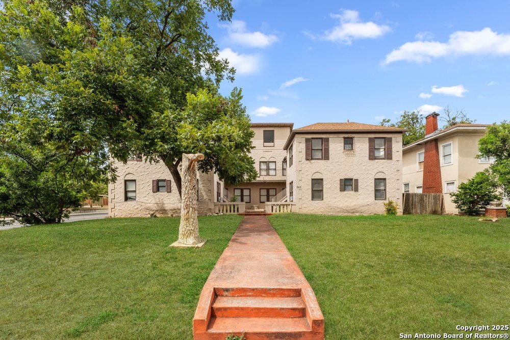 343 W Summit