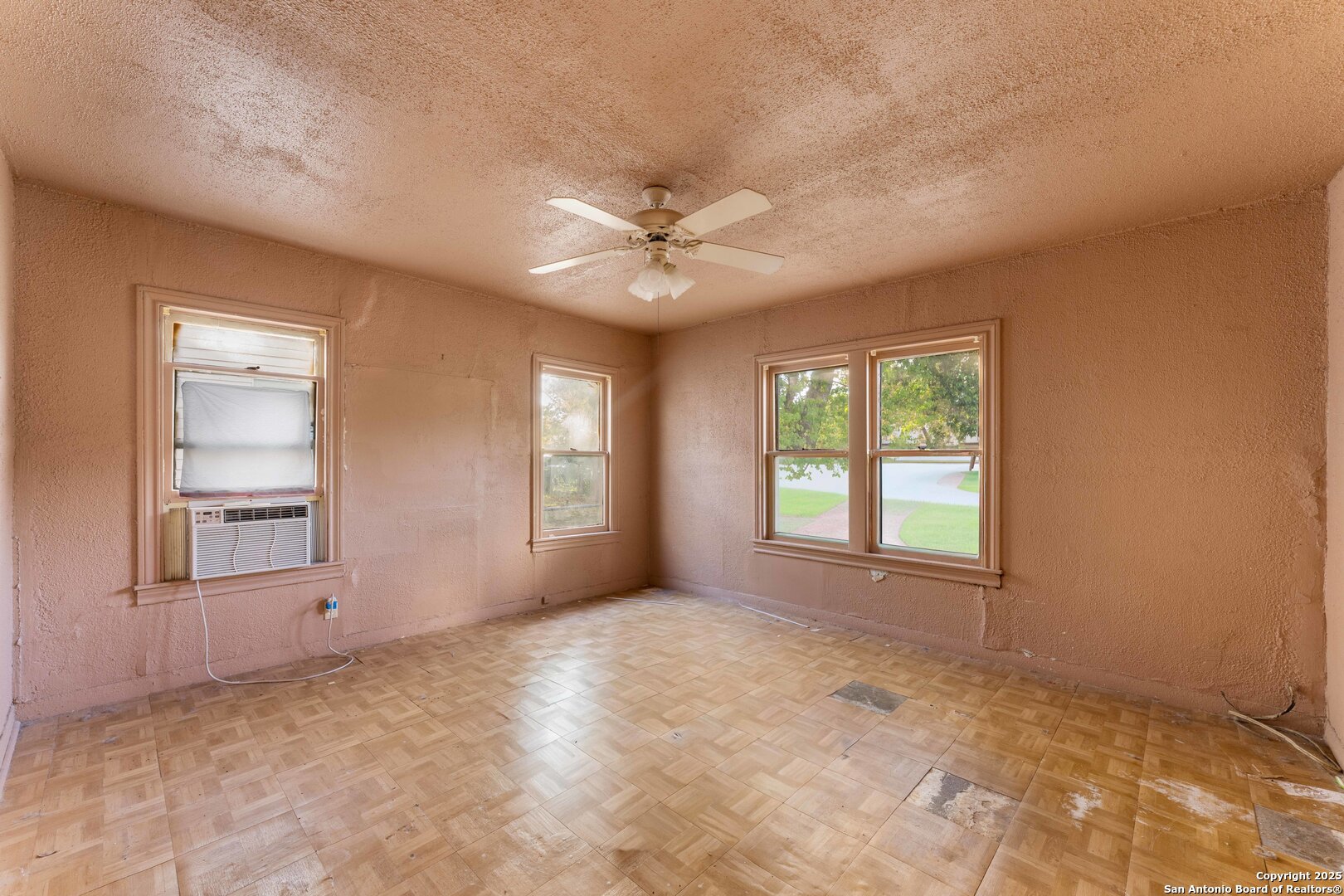 518 Wright Ave