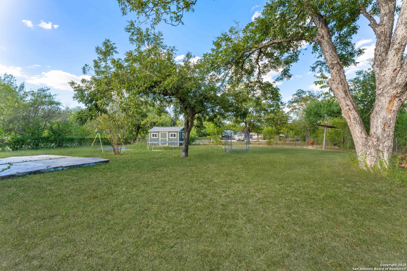 1427 E Pyron