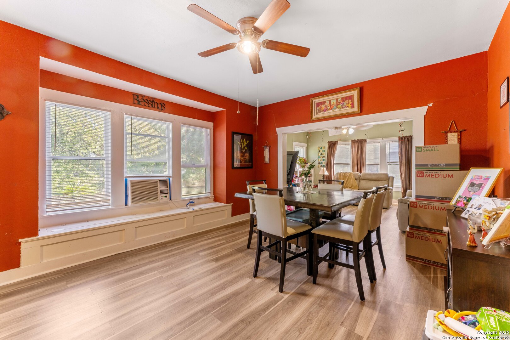 1427 E Pyron
