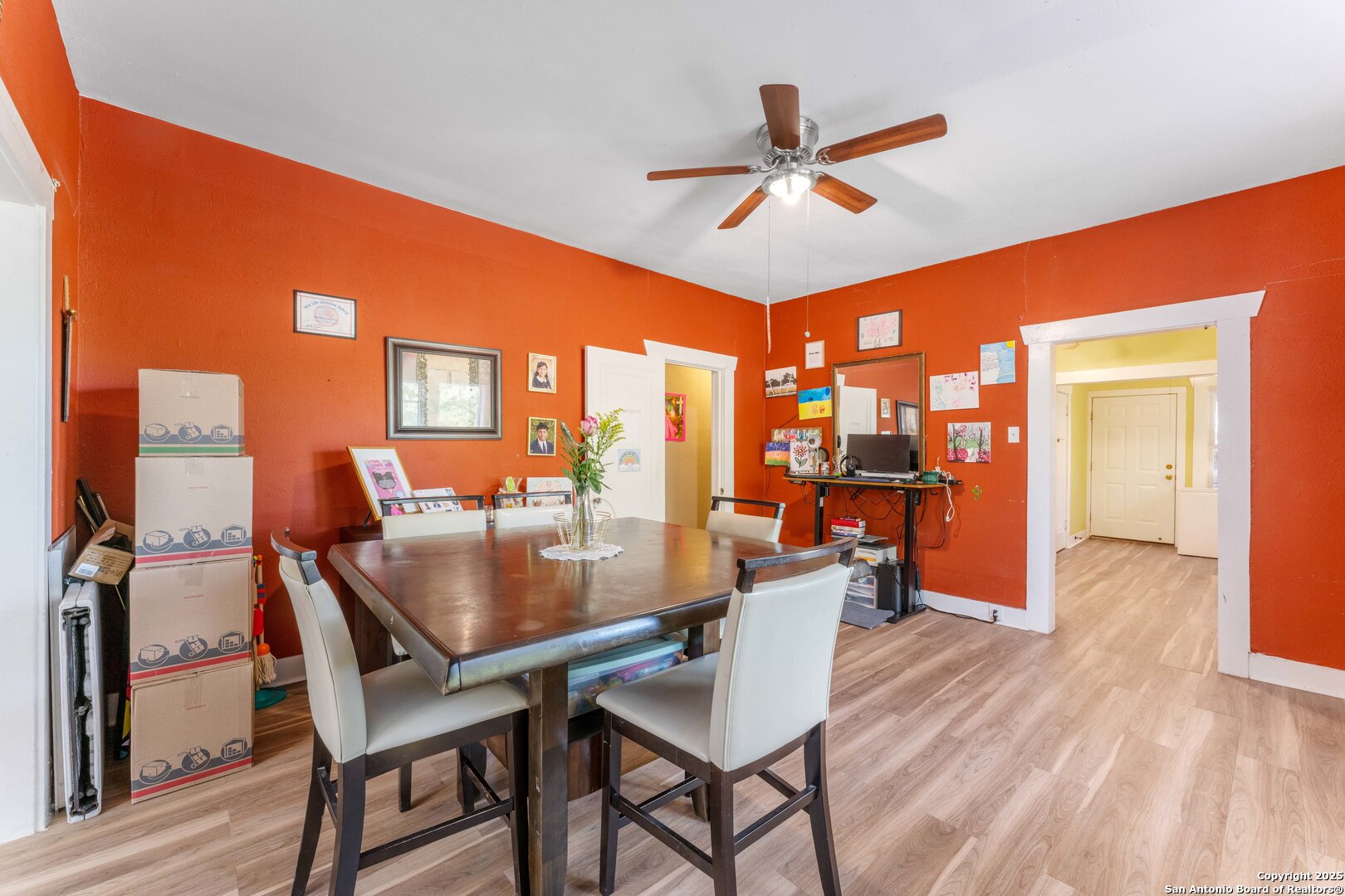 1427 E Pyron