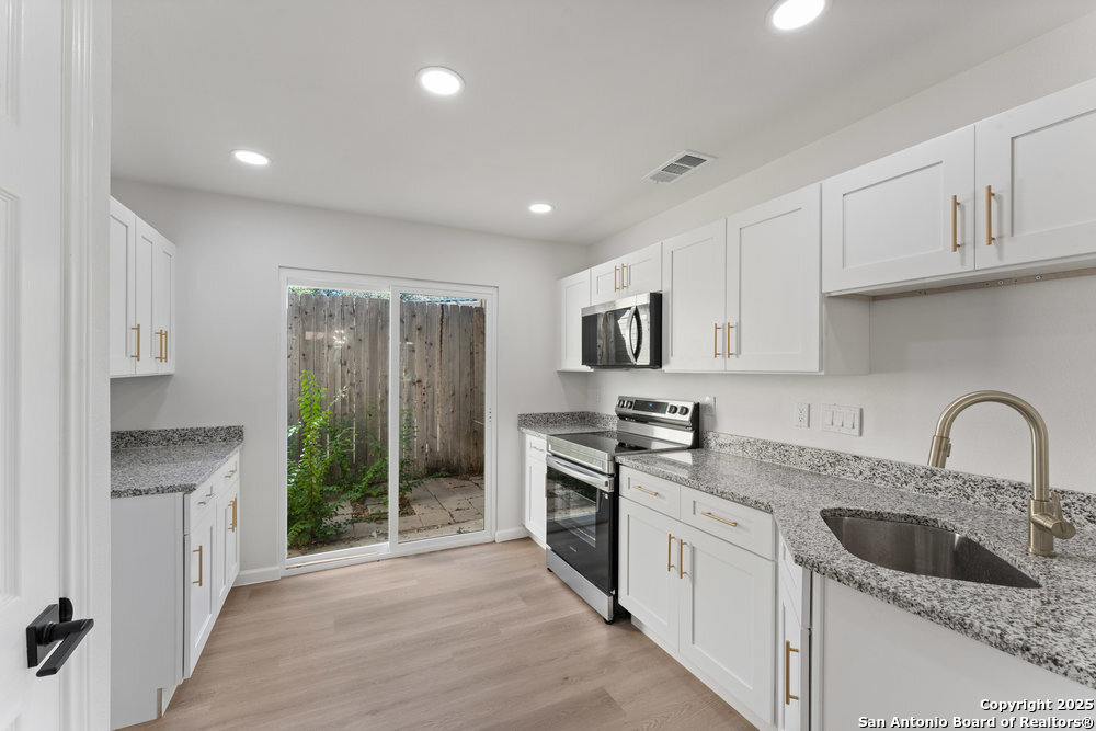 9511 Deerbrook