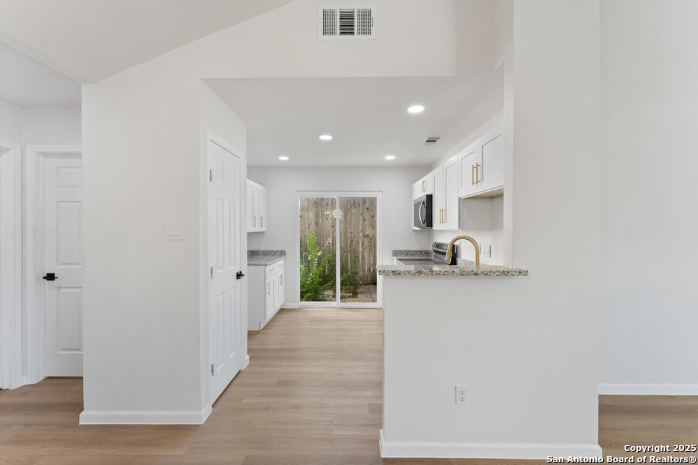 9511 Deerbrook