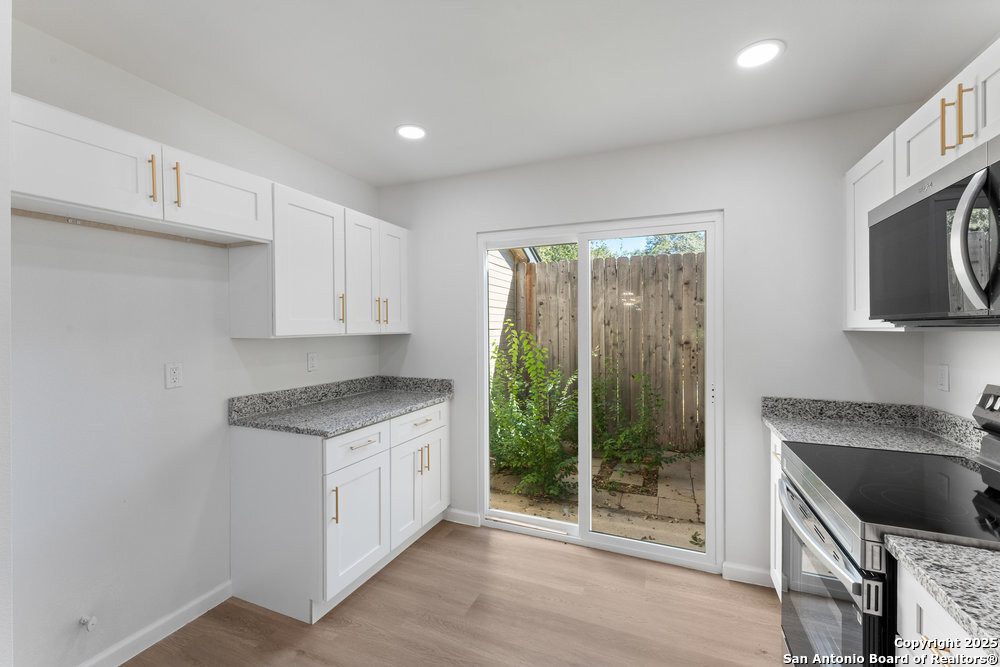 9511 Deerbrook