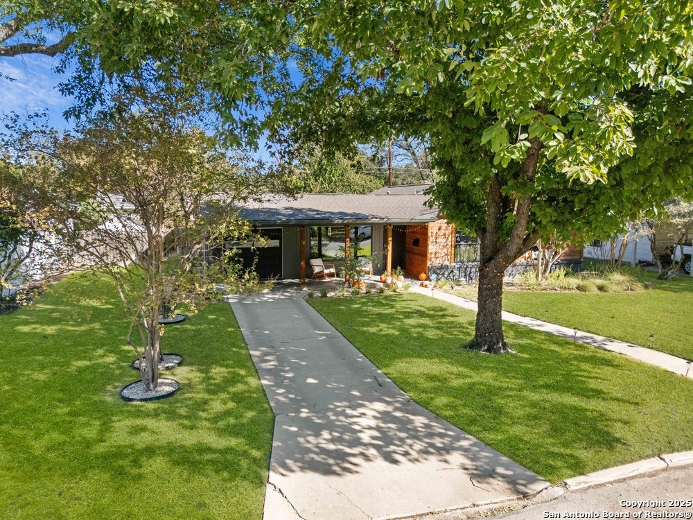 623 E Nottingham Dr