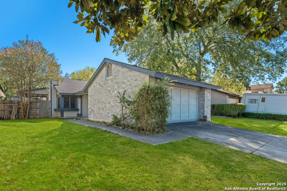5936 Misty Glen