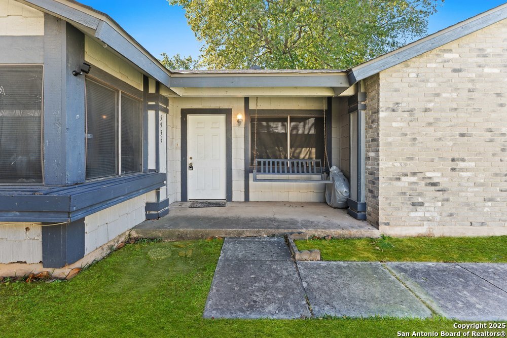5936 Misty Glen
