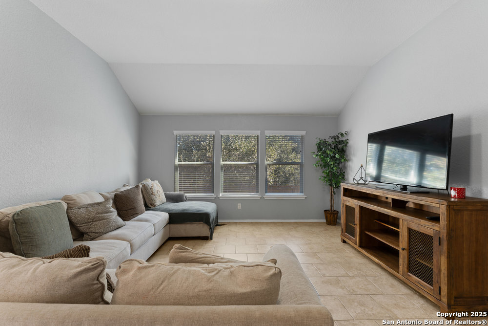 27514 Valle Verde