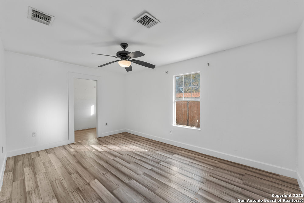 733 Delmar
