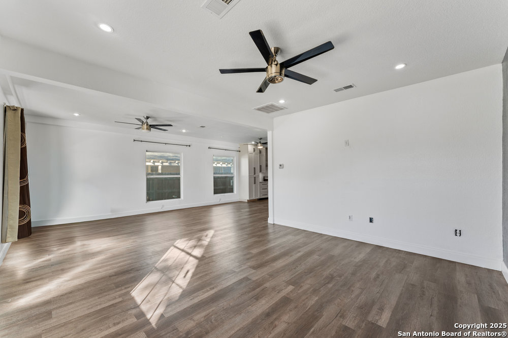 733 Delmar