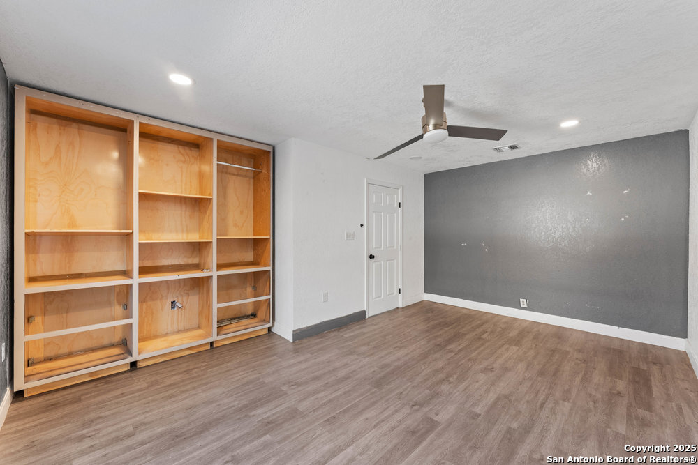 733 Delmar