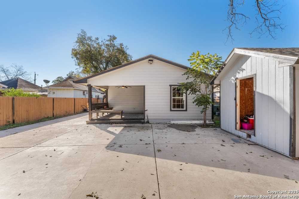 733 Delmar