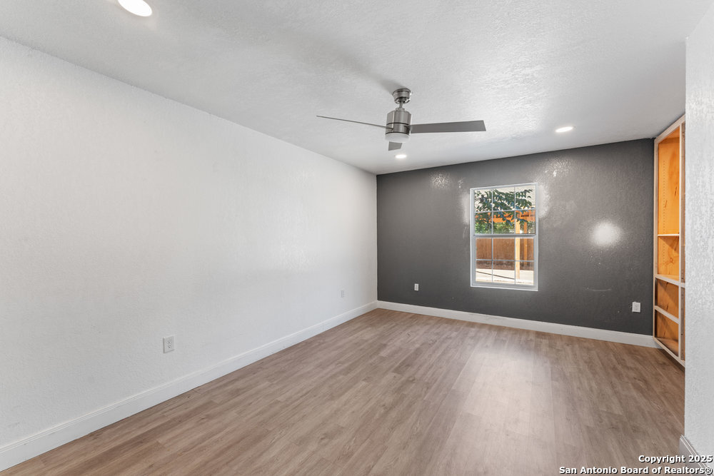 733 Delmar