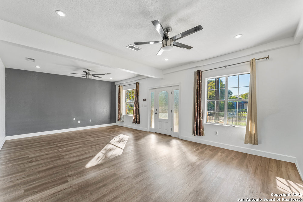 733 Delmar