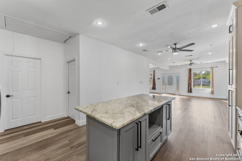 733 Delmar
