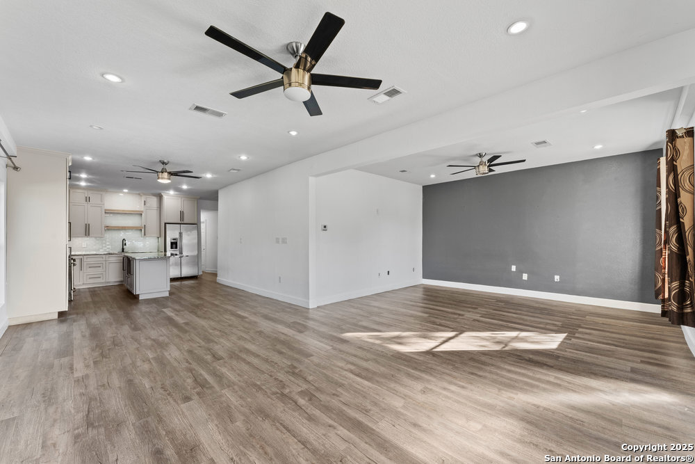 733 Delmar