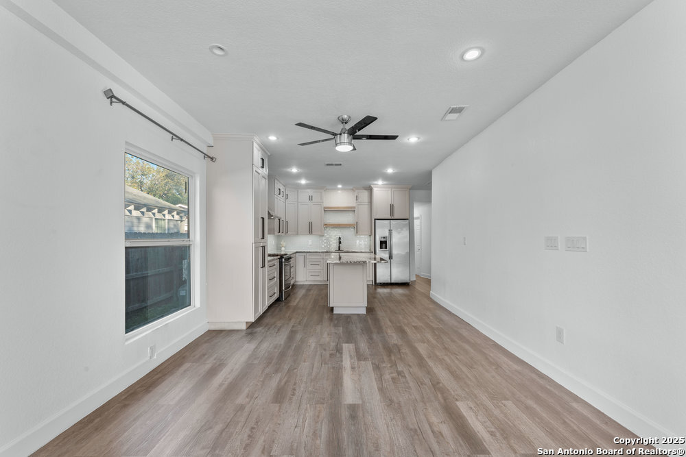 733 Delmar