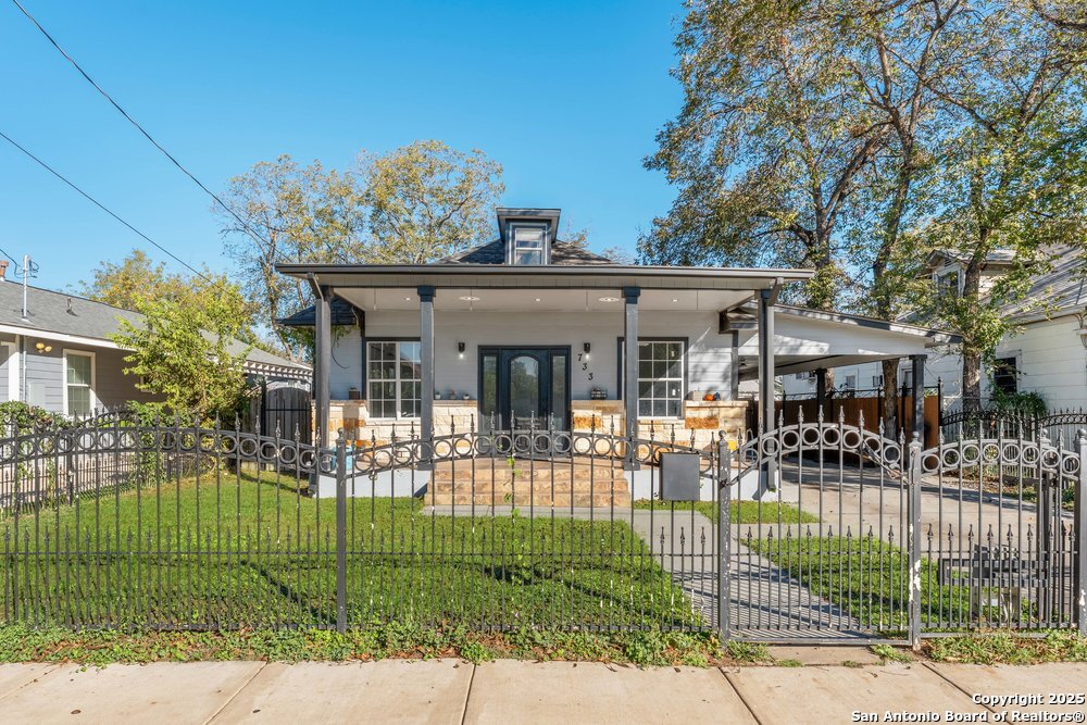 733 Delmar