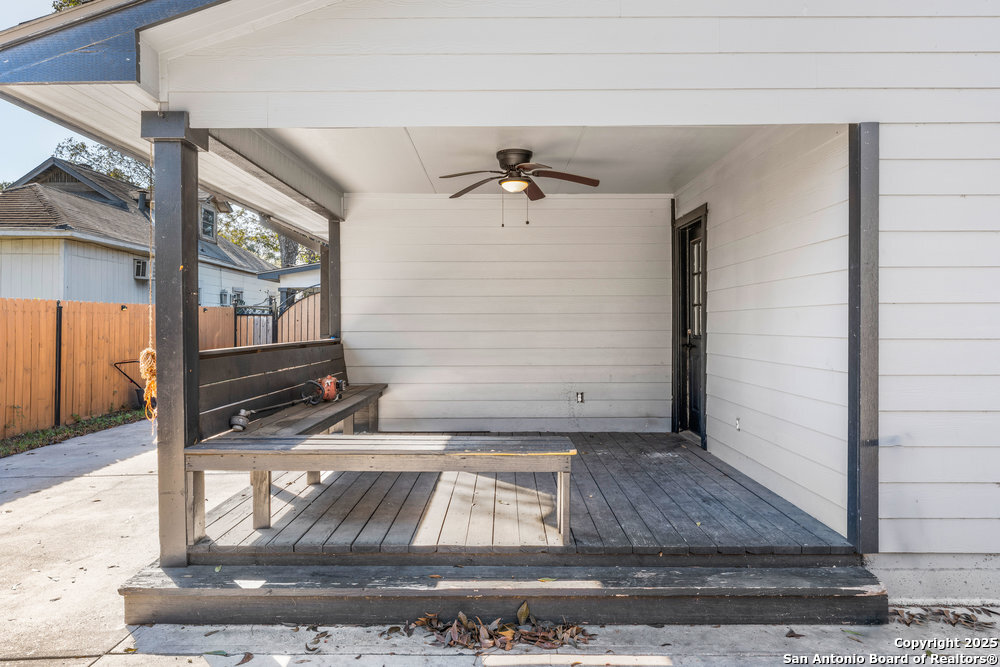 733 Delmar