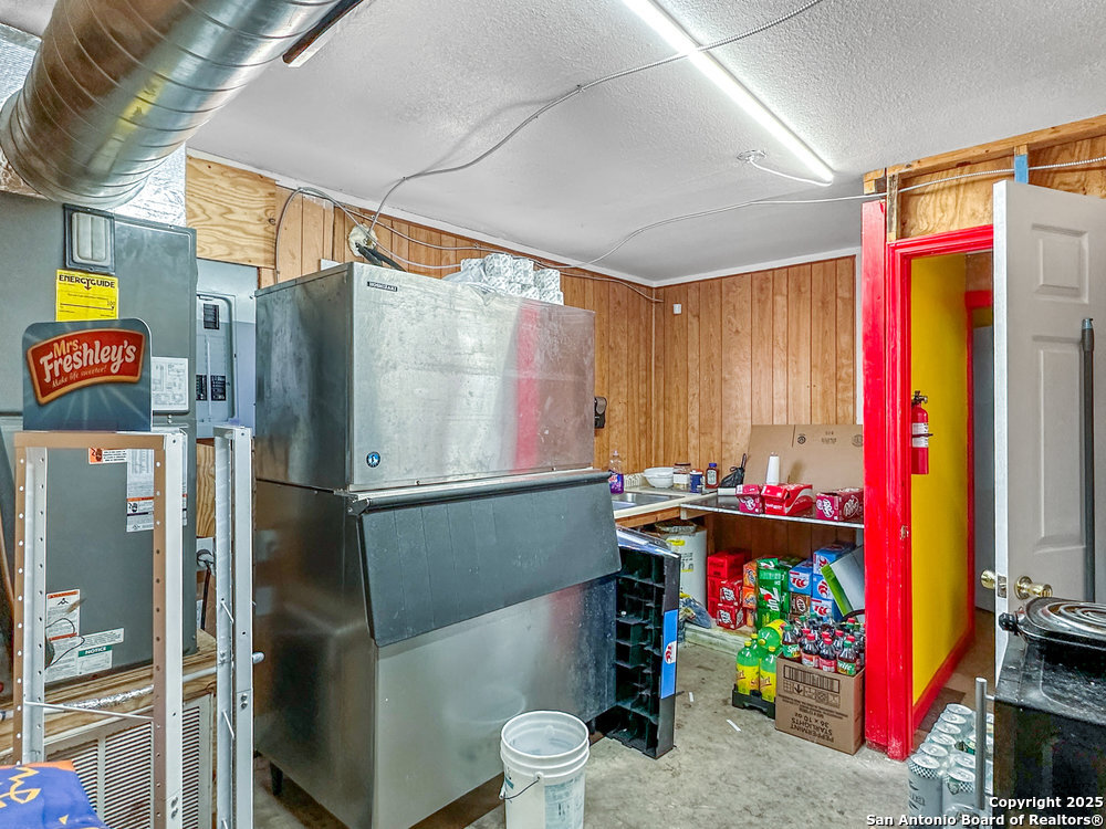 702 Avenue H