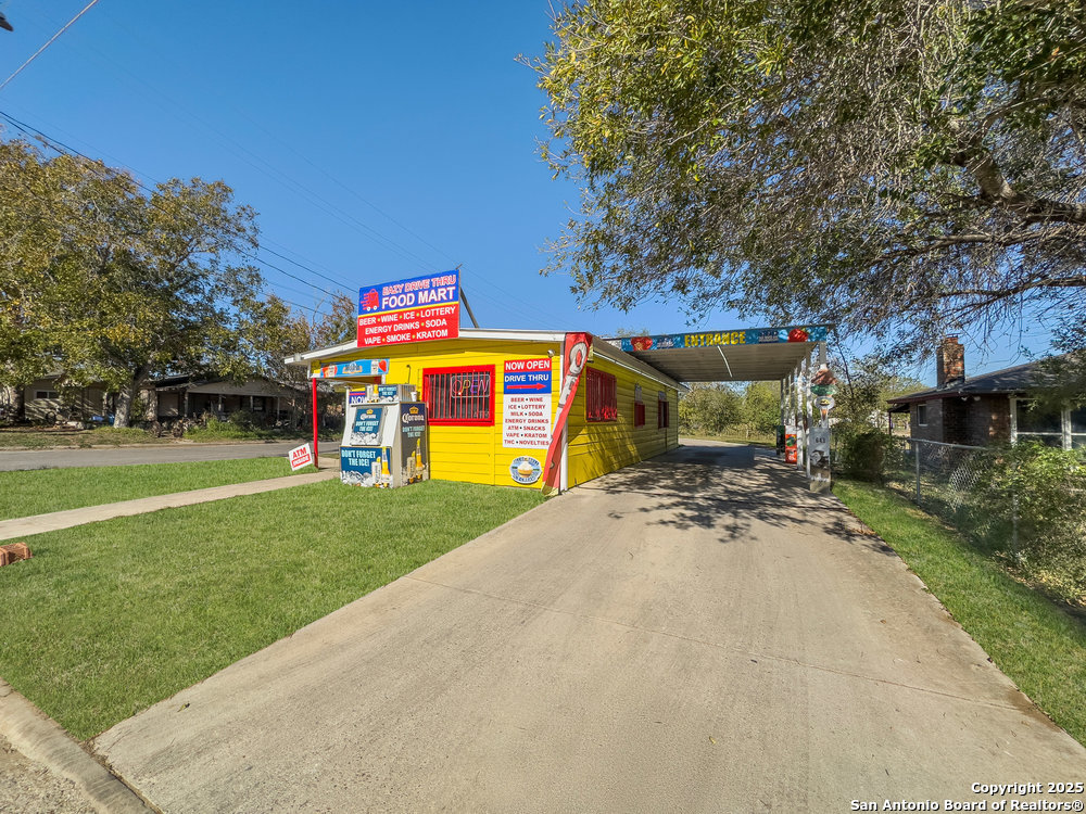 702 Avenue H