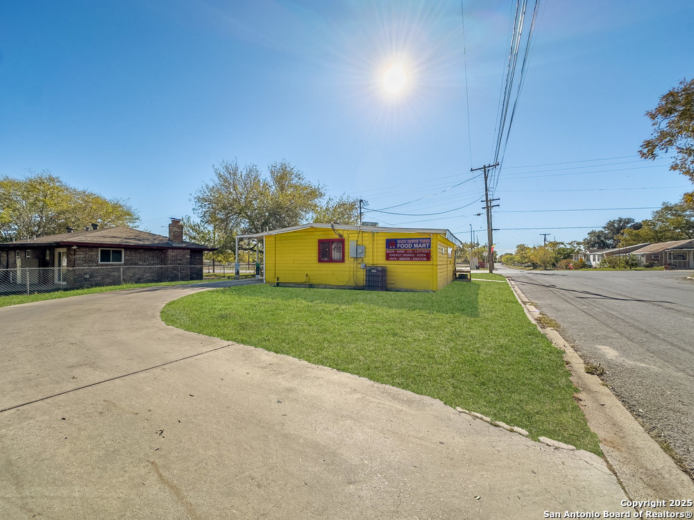 702 Avenue H