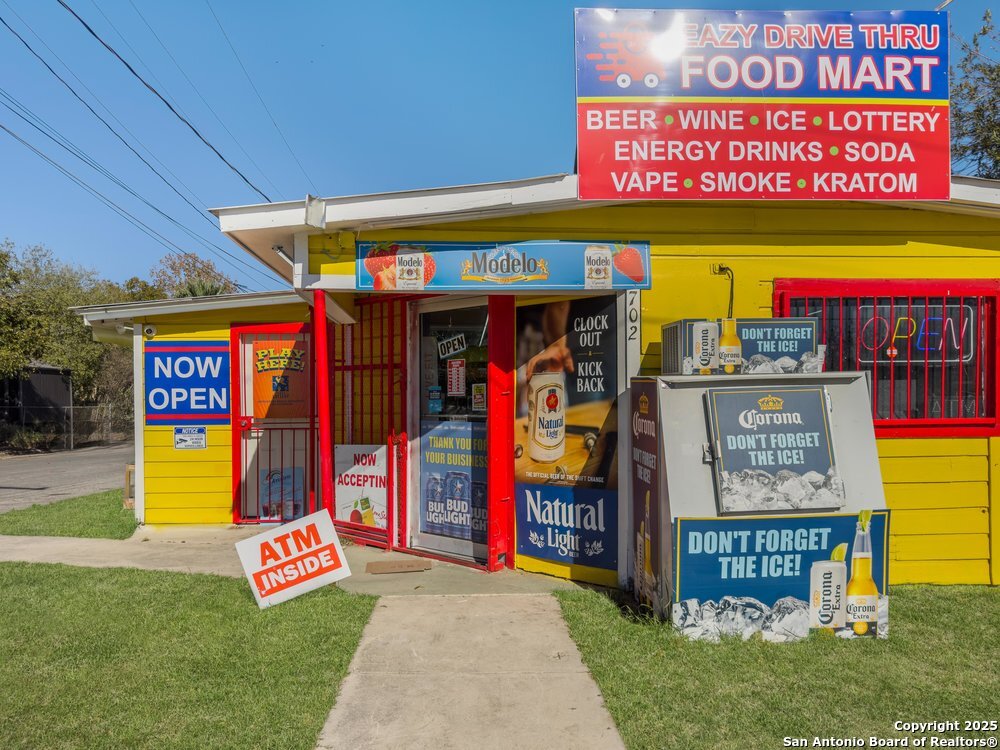 702 Avenue H