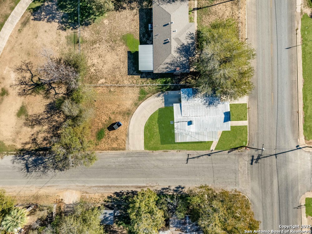 702 Avenue H