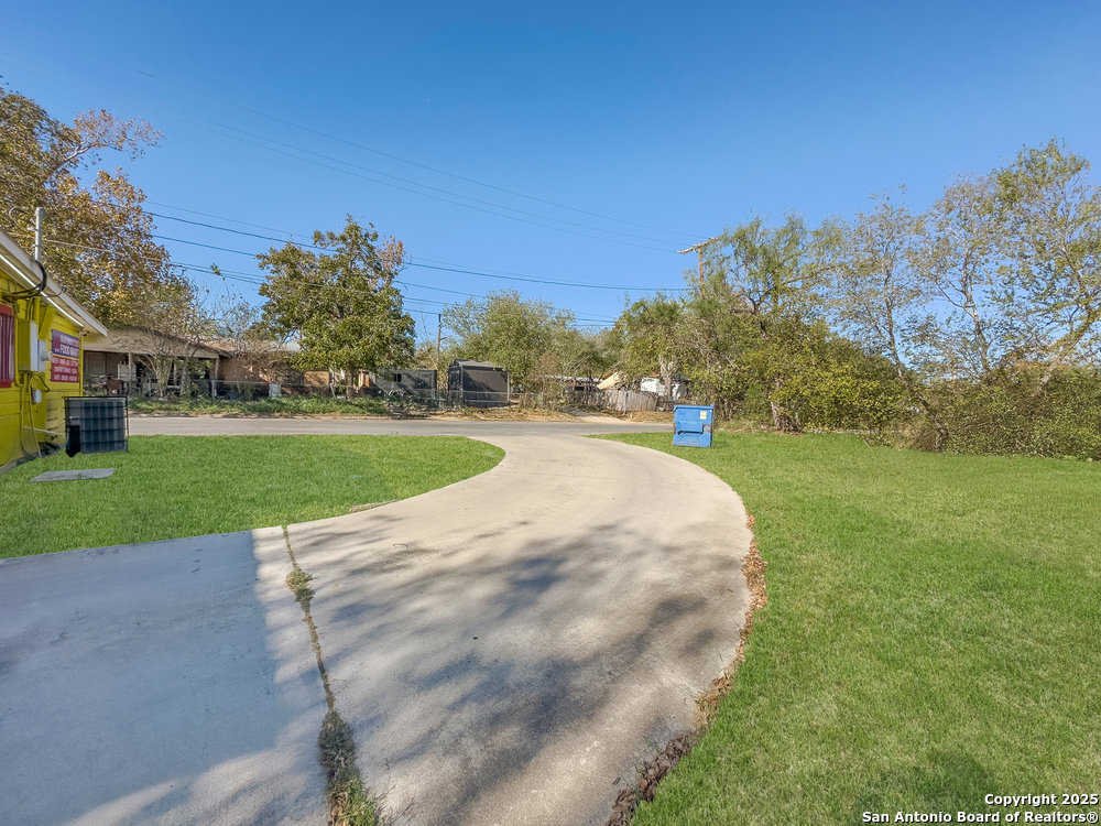702 Avenue H