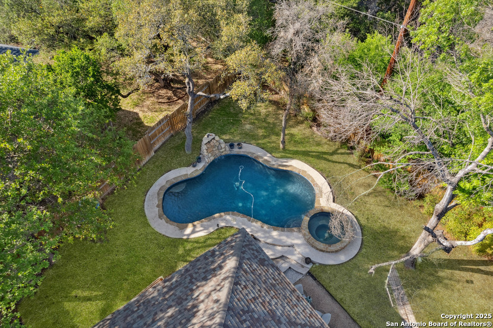 2047 THICKET TRAIL DR