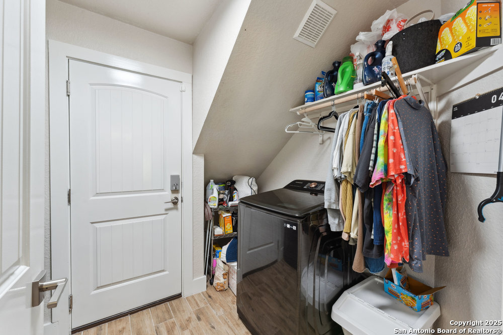 2047 THICKET TRAIL DR