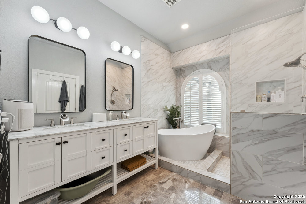 2047 THICKET TRAIL DR