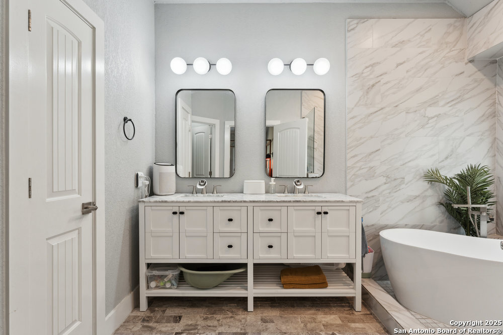 2047 THICKET TRAIL DR