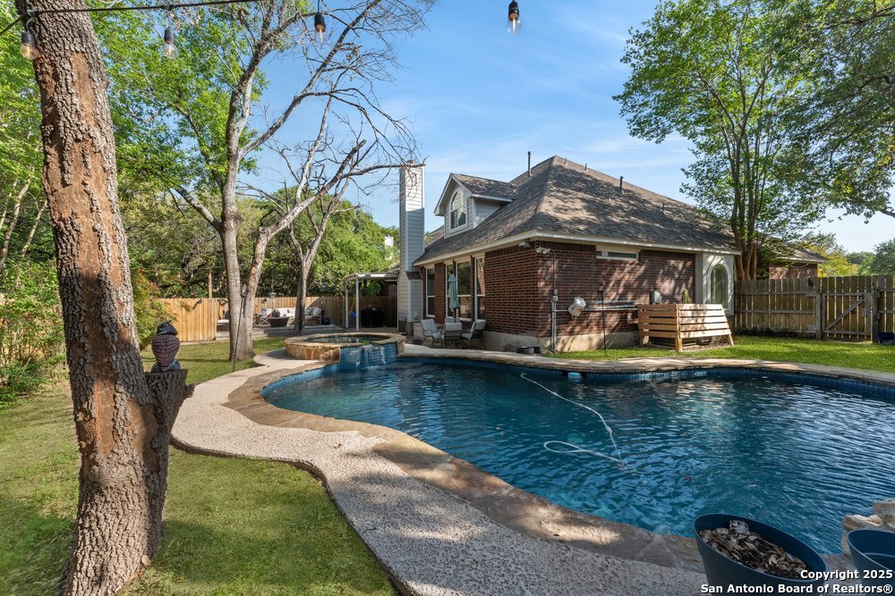 2047 THICKET TRAIL DR