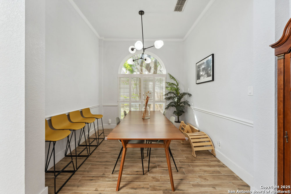 2047 THICKET TRAIL DR